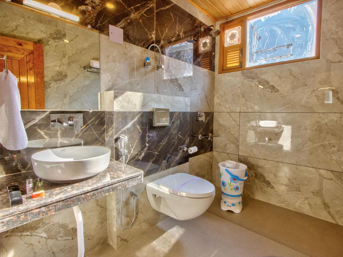 Отель Swastik Grand Manali Экстерьер фото