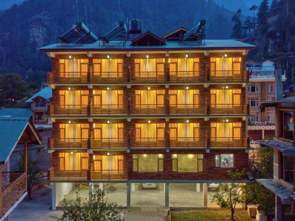 Отель Swastik Grand Manali Экстерьер фото