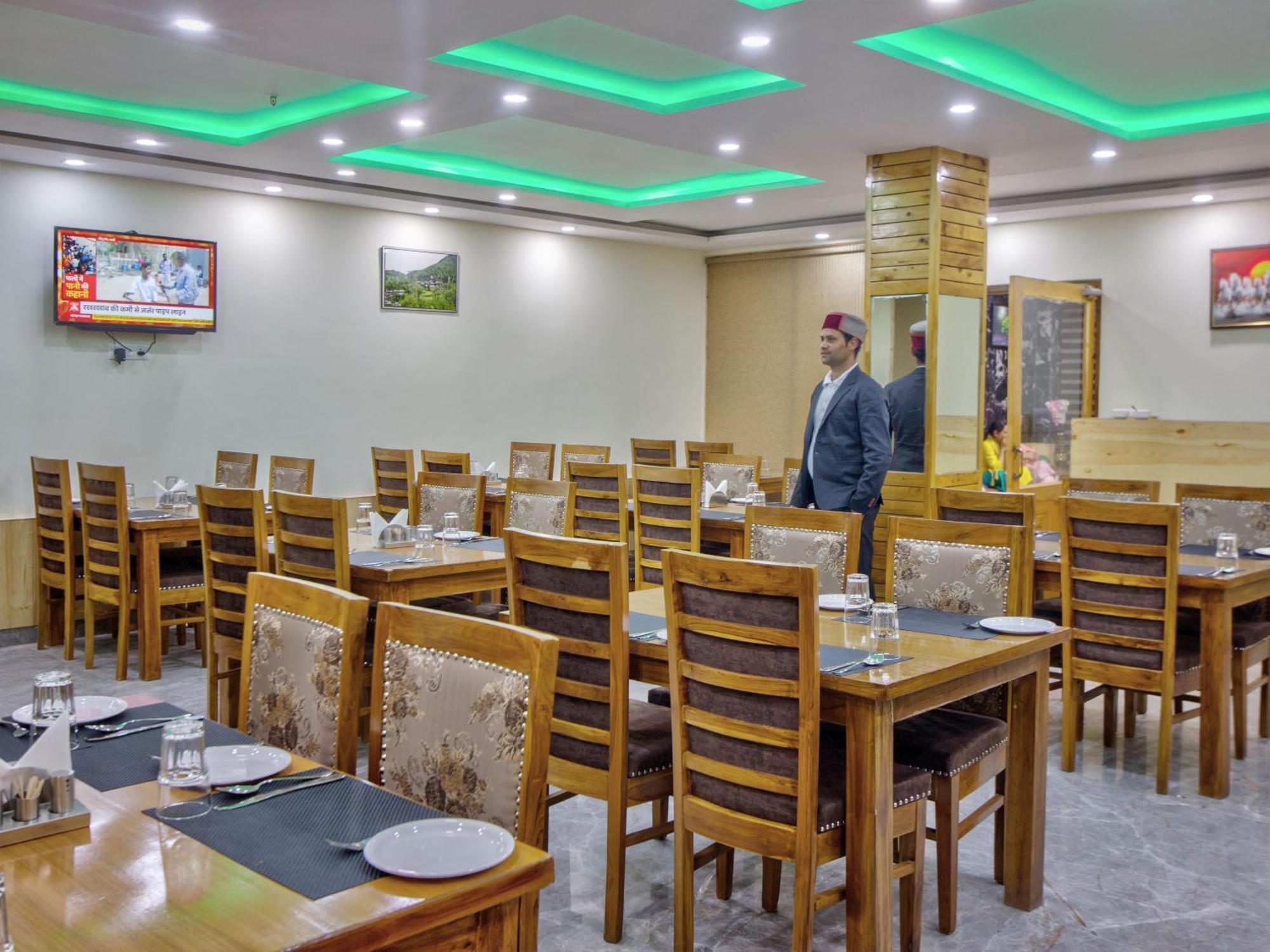 Отель Swastik Grand Manali Экстерьер фото