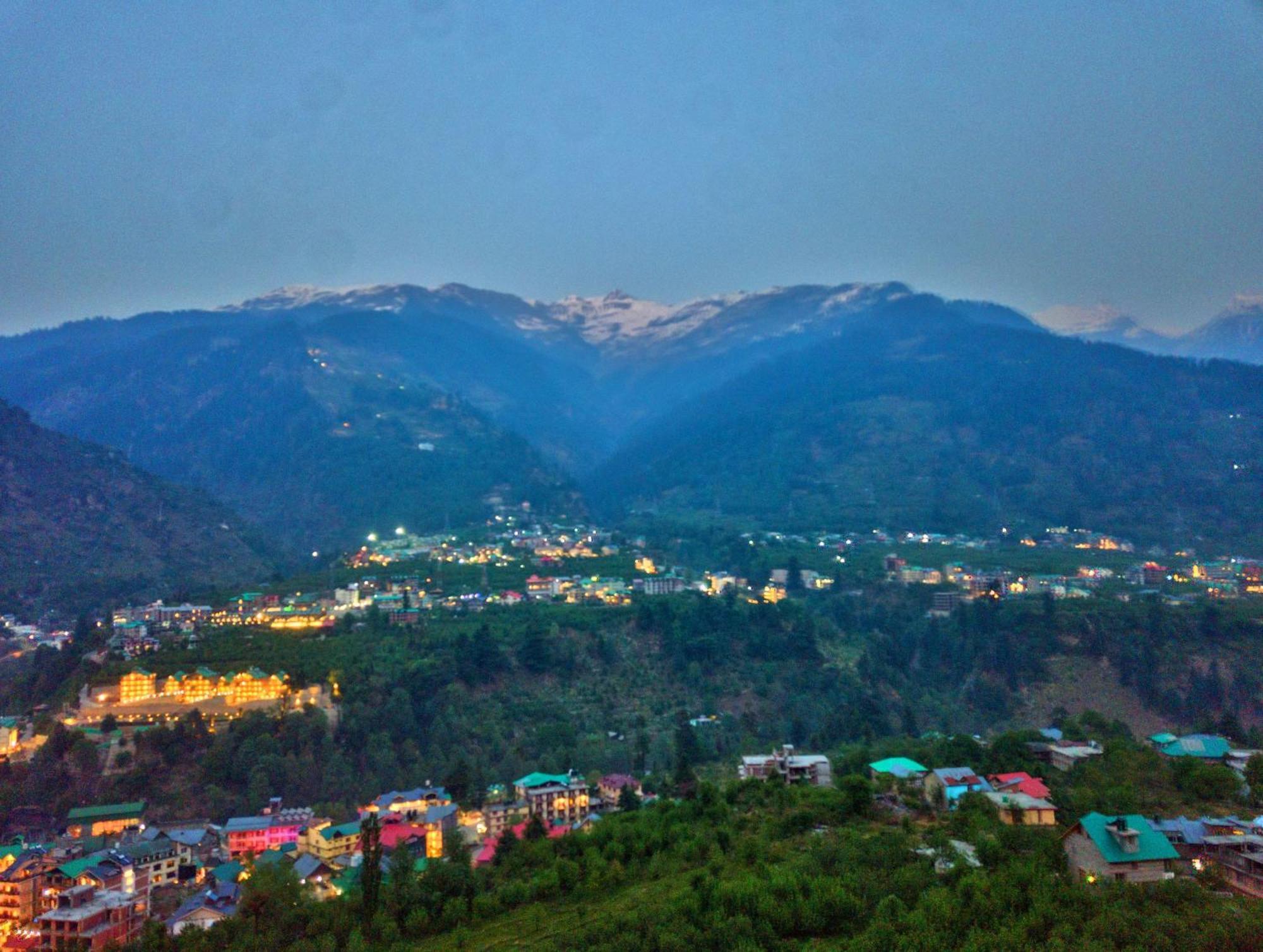 Отель Swastik Grand Manali Экстерьер фото