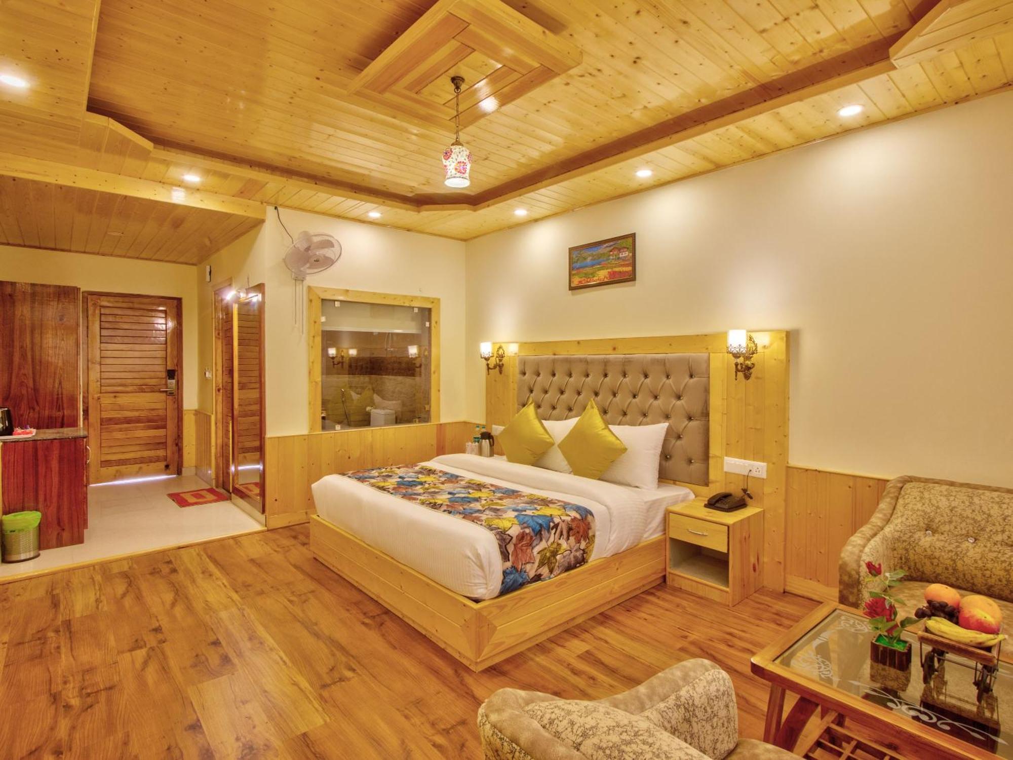 Отель Swastik Grand Manali Экстерьер фото