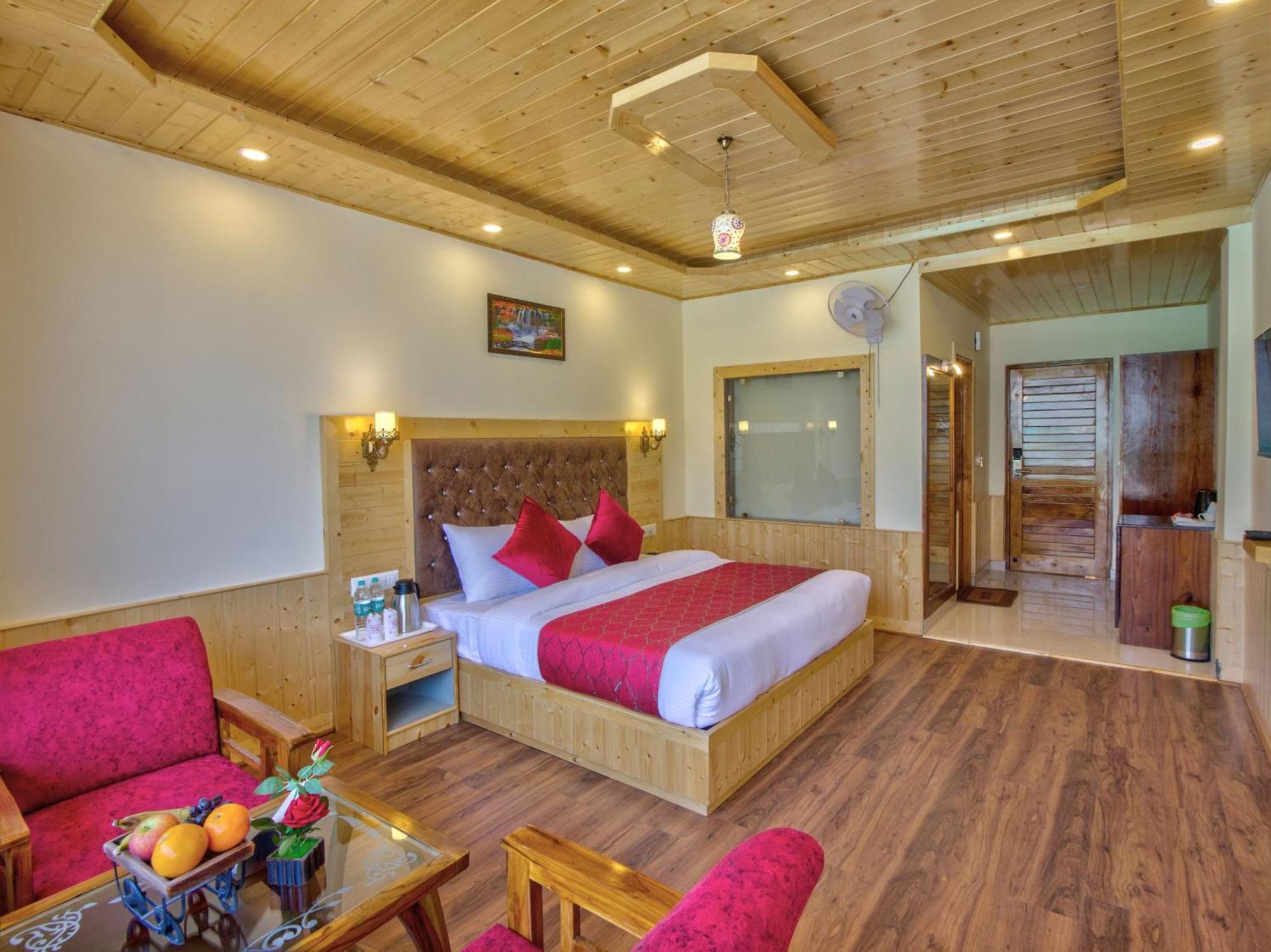Отель Swastik Grand Manali Экстерьер фото